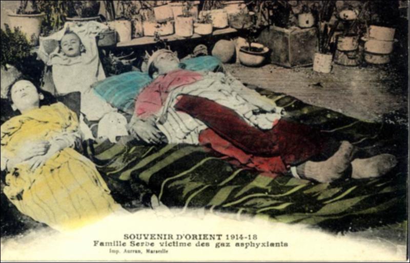Souvenir d' Orient 1914-18, famille serbe victime des gaz asphyxiants [Γραφικά]