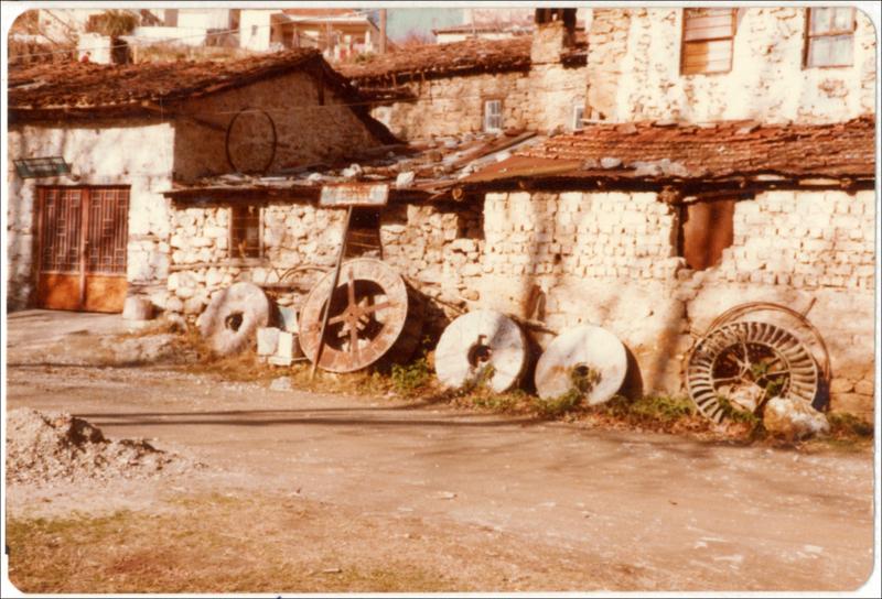 Παλιός υδρόμυλος στη Μπαρμπούτα [Φωτογραφία]