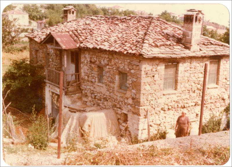 Παραδοσιακή πέτρινη κατοικία στη Σφηκιά [Φωτογραφία]