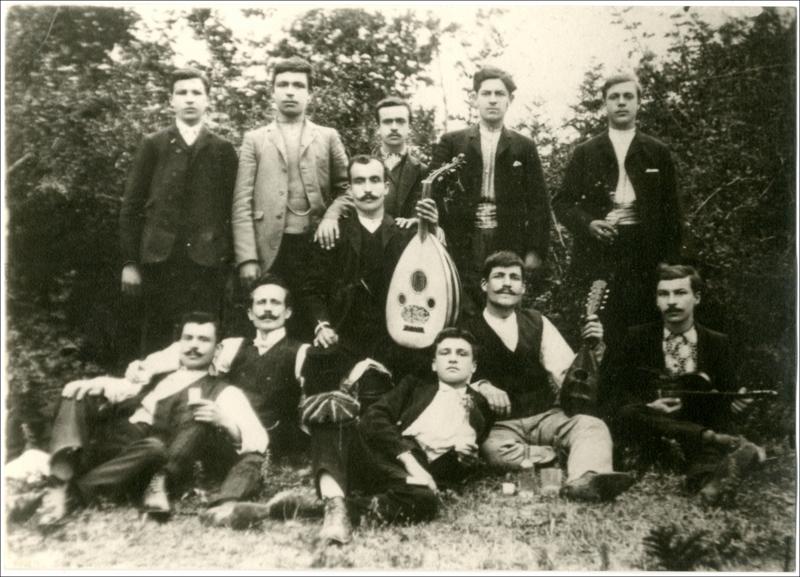 Βεροιώτες με μουσικά όργανα [Φωτογραφία]