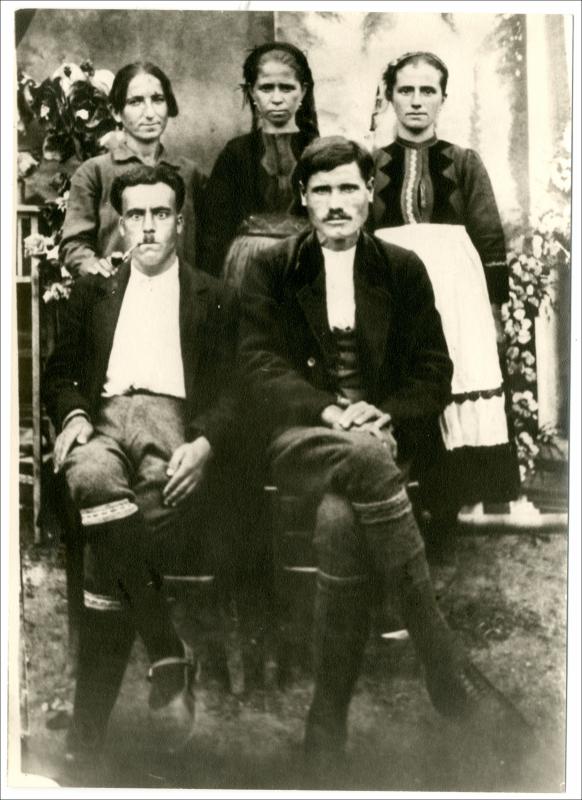 Ντόπιοι από τα ορεινά Ριζώματα - Πολυδένδρι [Φωτογραφία]