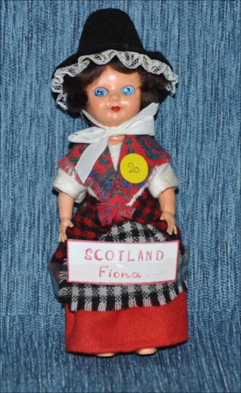 Fiona, Scotland doll in traditional costume [Κούκλα]