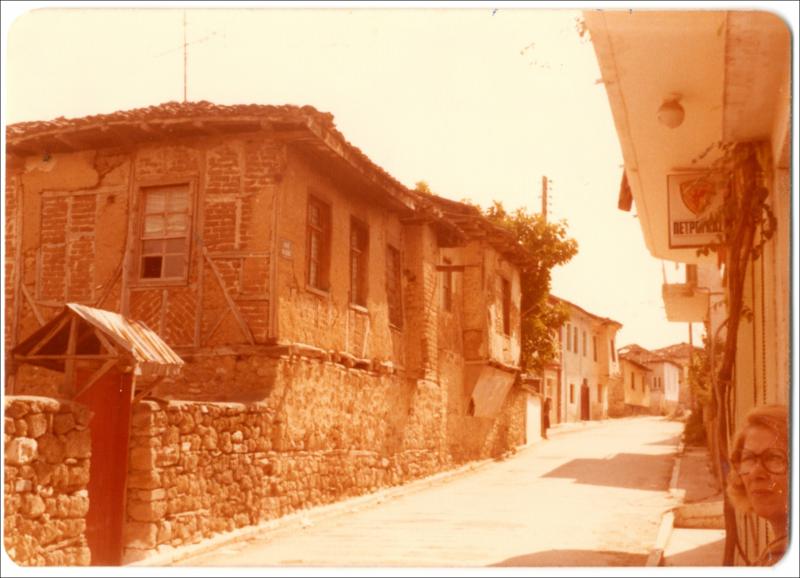 Κεντρικός δρόμος στον Καρσί Μαχαλά [Φωτογραφία]