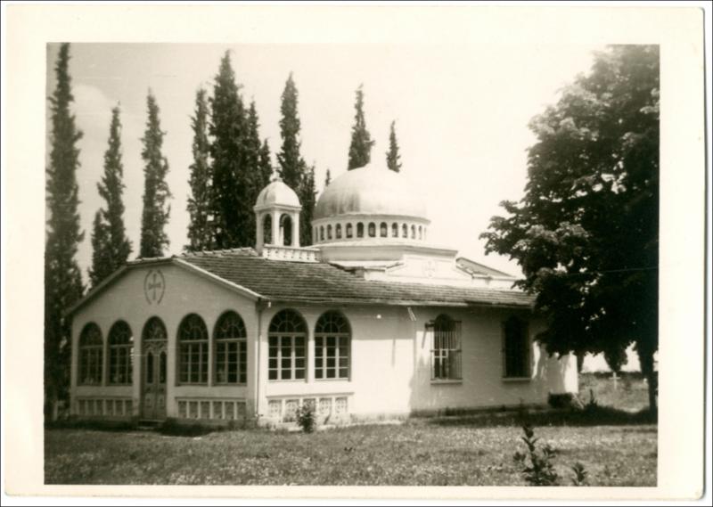 Ιερός Νάος Αγίου Αθανασίου Βέροιας, Κοιμητήρια [Φωτογραφία]