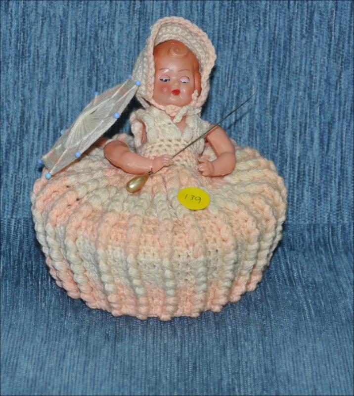 Female doll weaving dress made of thread [Κούκλα]