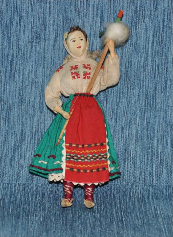 Bulgarian working doll [Κούκλα]