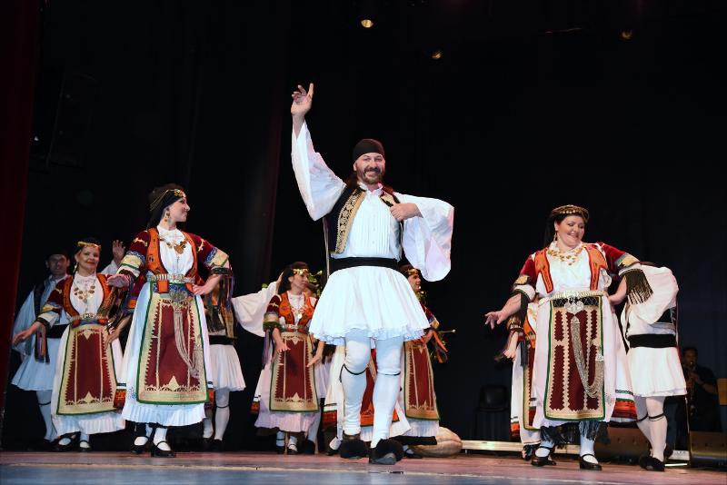 Παράσταση: Μη ζωήν μετ΄ αμουσίας