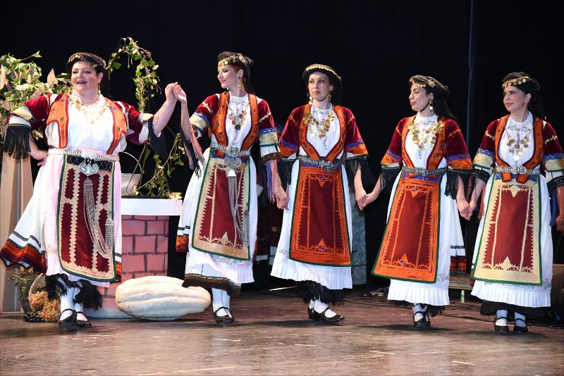 Παράσταση: Μη ζωήν μετ΄ αμουσίας