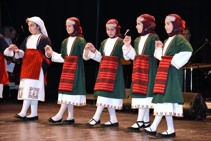 Παράσταση : Μη ζωήν μετ΄ αμουσίας