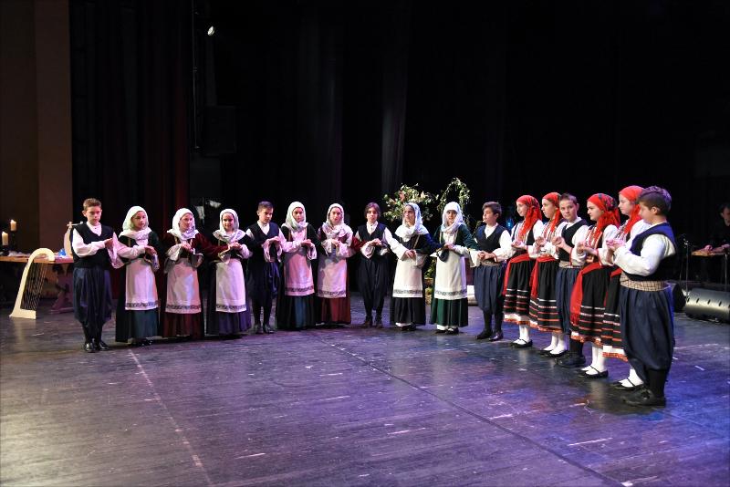 Παράσταση: Μη ζωήν μετ΄ αμουσίας