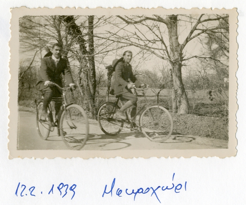 Πρόσκοποι με ποδήλατα στο Μακροχώρι το 1939