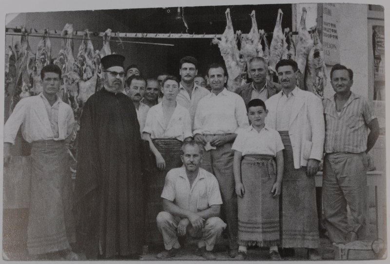 Εγκαίνια του κρεοπωλείου Μιχ. Παπουτσόγλου στην οδό Μαλακούση
