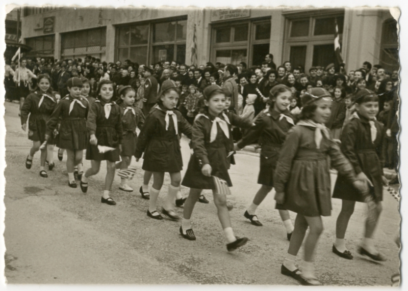 Παρέλαση προσκόπων στην οδό Μητροπόλεως