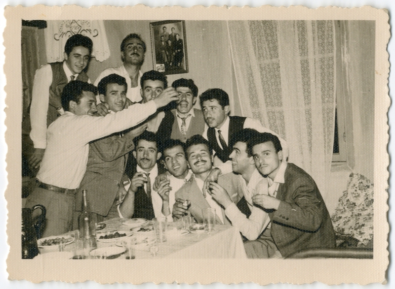 Ο Δημήτρης Κετίκογλου και οι φίλοι του στην ονομαστική του γιορτή