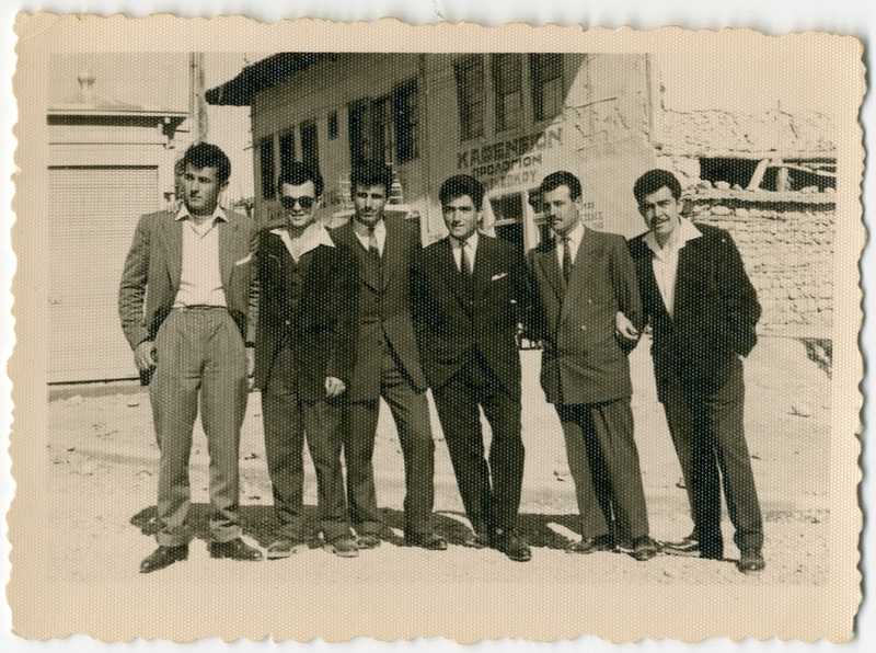 Νεαροί Βεροιώτες στην πλατεία Ωρολογίου