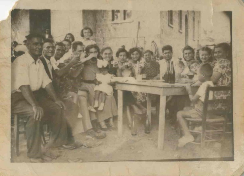 Στον αύλιο χώρο της εκκλησίας του Προφήτη Ηλία, στο Ταγαροχώρι Ημαθίας