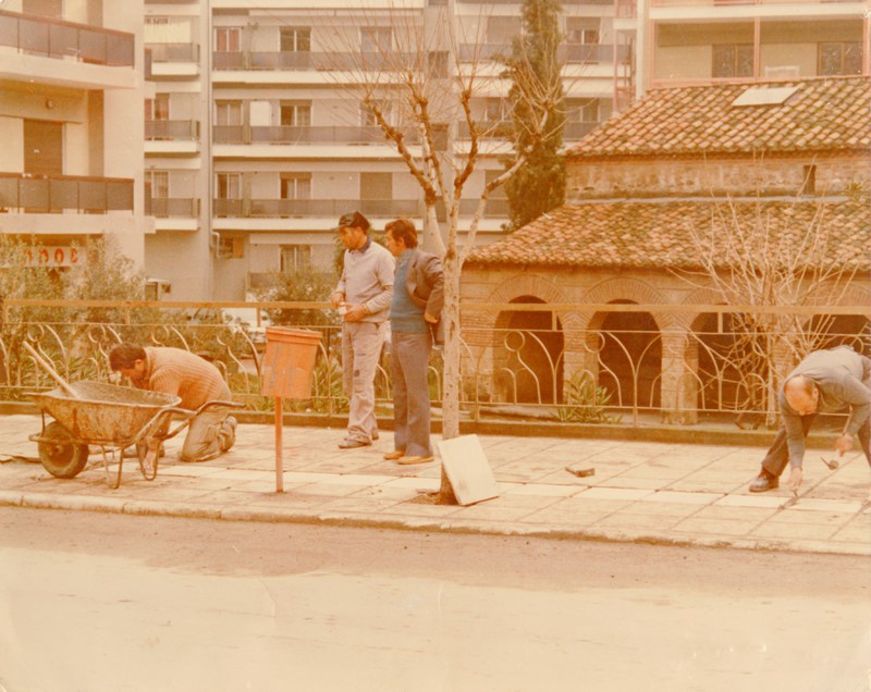 Μέλη  του Σωματείου Οικοδόμων Βέροιας προσφέρουν εθελοντική εργασία