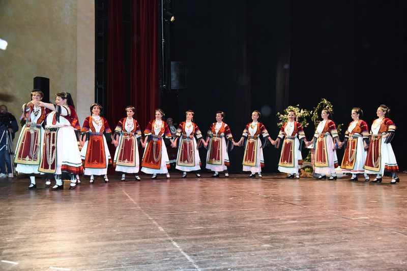 Παράσταση : Μη ζωήν μετ΄ αμουσίας
