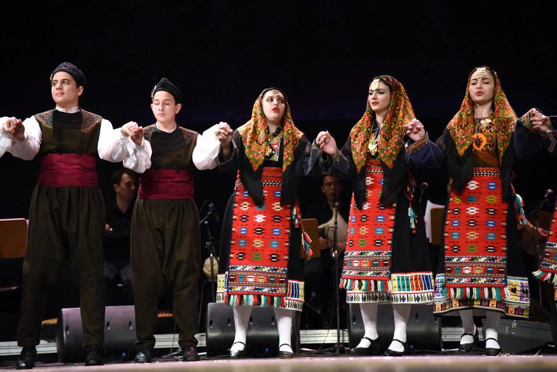 Παράσταση : Μη ζωήν μετ΄ αμουσίας