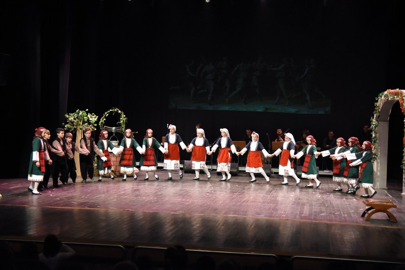 Παράσταση : Μη ζωήν μετ΄ αμουσίας
