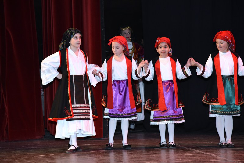 Παράσταση : Μη ζωήν μετ΄ αμουσίας