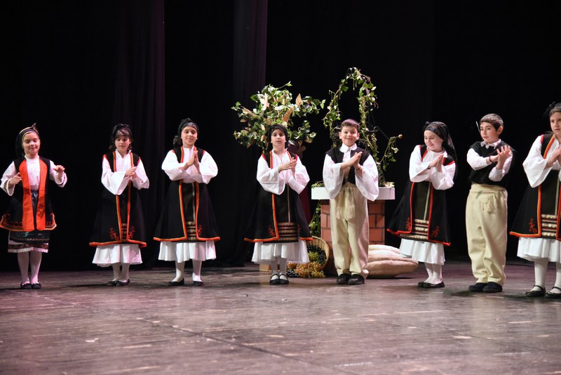 Παράσταση : Μη ζωήν μετ΄ αμουσίας