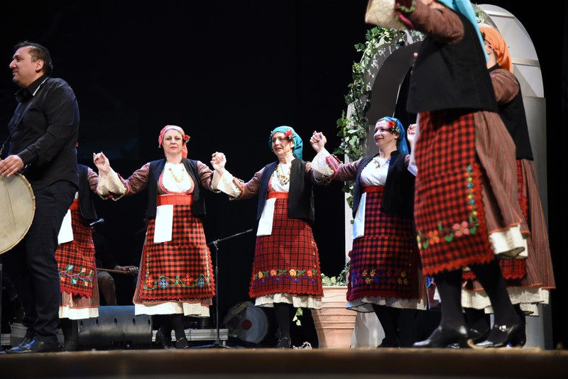 Παράσταση : Μη ζωήν μετ΄ αμουσίας