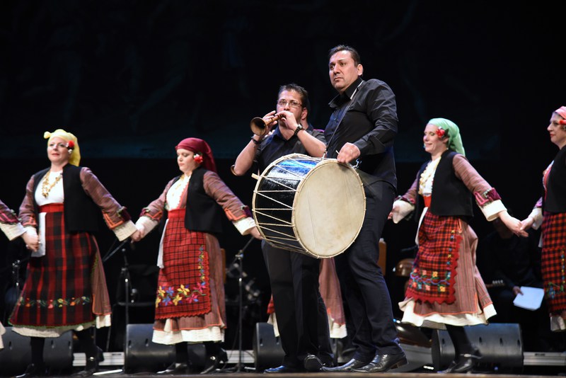 Παράσταση : Μη ζωήν μετ΄ αμουσίας