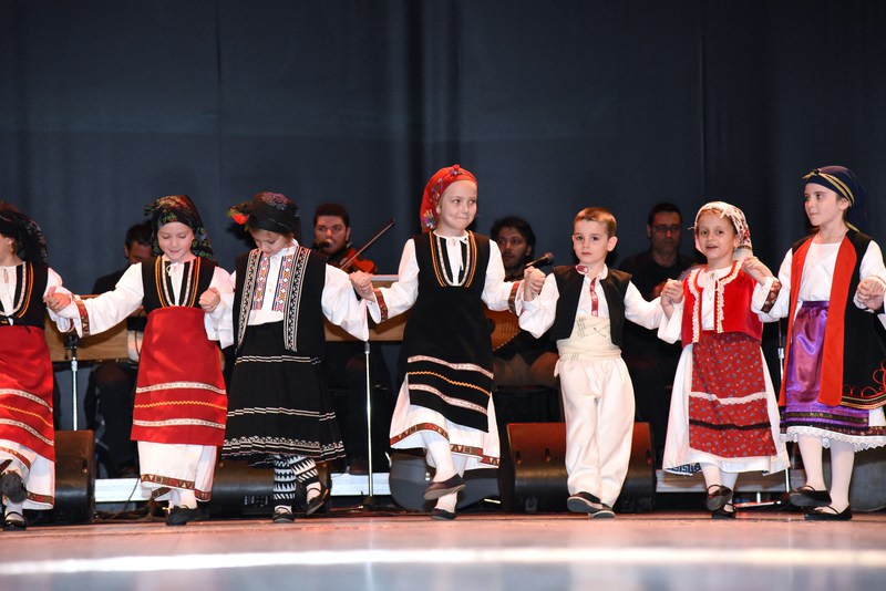 Παράσταση : Μη ζωήν μετ΄ αμουσίας