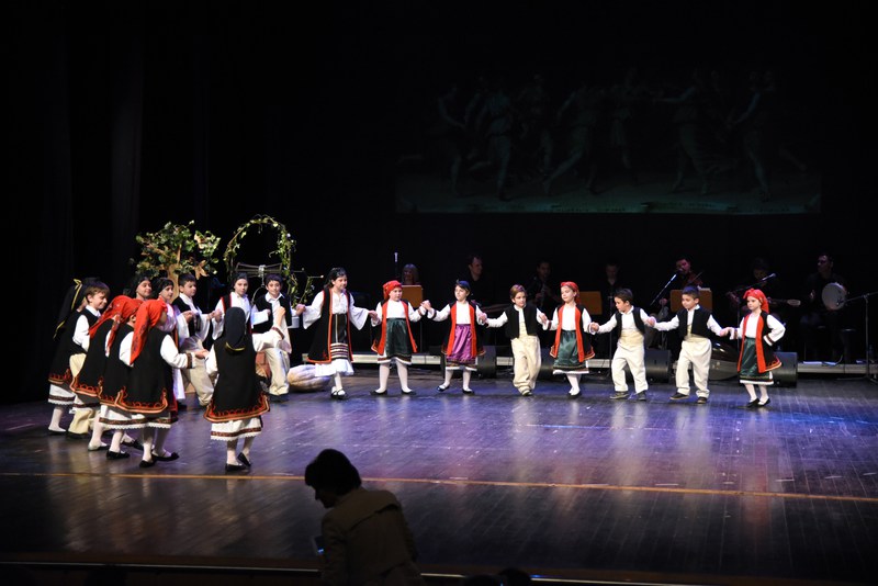 Παράσταση : Μη ζωήν μετ΄ αμουσίας