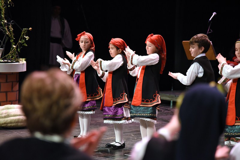 Παράσταση : Μη ζωήν μετ΄ αμουσίας
