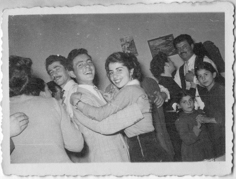 Φίλοι διασκεδάζουν σε πάρτυ