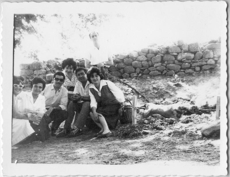 Παρέα φίλων στο προφήτη Ηλία κοντά στον ποταμό Αλιάκμονα