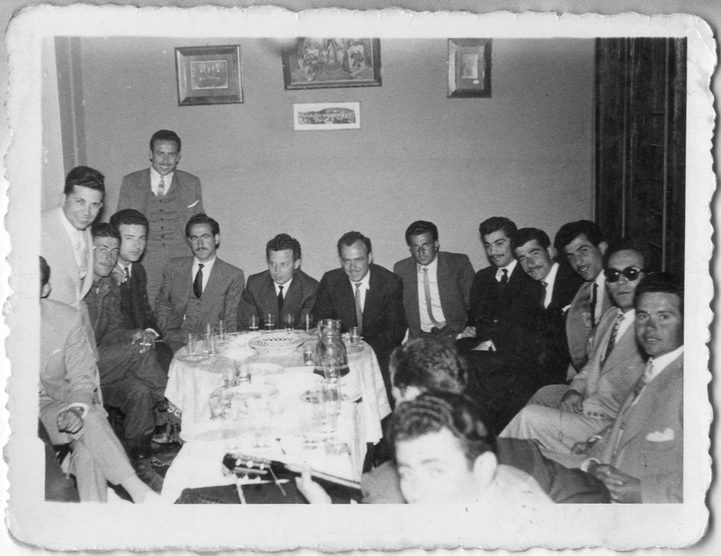 Επίσκεψη φίλων στο σπίτι του Τάσου Τραματζά
