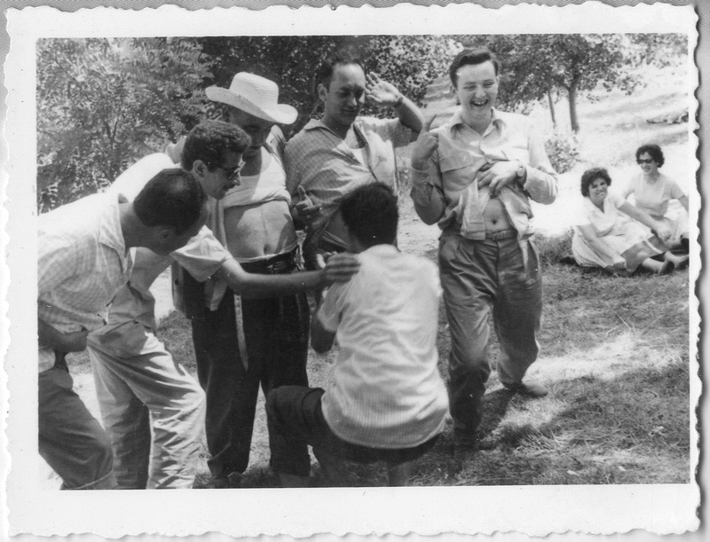 Μέλη Τουριστικού Ομίλου Πρωτομαγιά στις όχθες Τριποτάμου