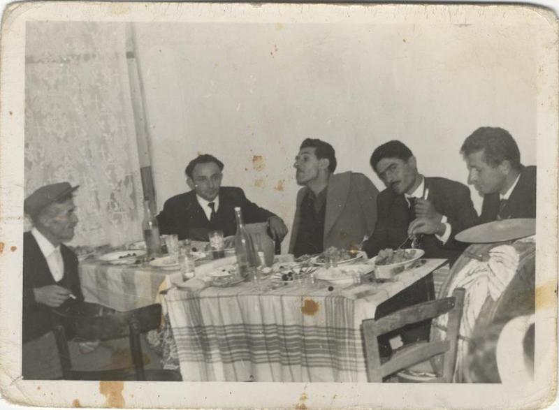Φίλοι σε καφενείο στην Κοζάνη