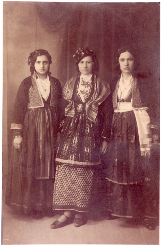 Παραδοσιακές ενδυμασίες Βέροιας, 1930