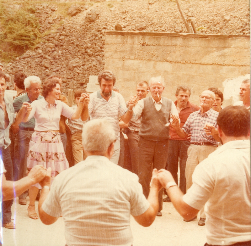 Τούρκοι παίζουν λύρα και χορεύουν