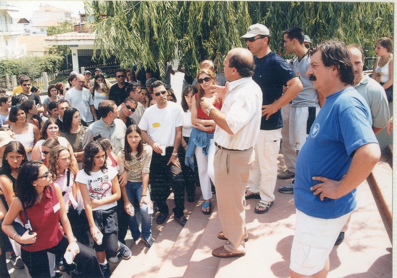 Κατάθεση στεφάνου στο μνημείο του Πόντιου Ακρίτα στην πλάτεια Καπετάνιδη,Βέροια