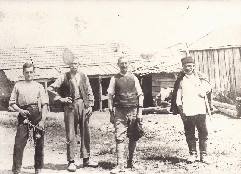 Κάπου στα νεροπρίονα του Ηλία Πάζη  στην τοποθεσία «Πριόνια» του χωριού Κάτω Σέλι