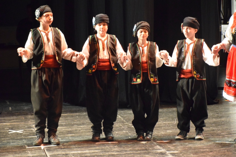 Λύκειο Ελληνίδων Ορεστιάδος με φορεσιές Μεταξάδων Θράκης