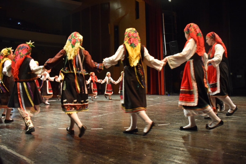 Λύκειο Ελληνίδων Ορεστιάδος με φορεσιές Μεταξάδων Θράκης