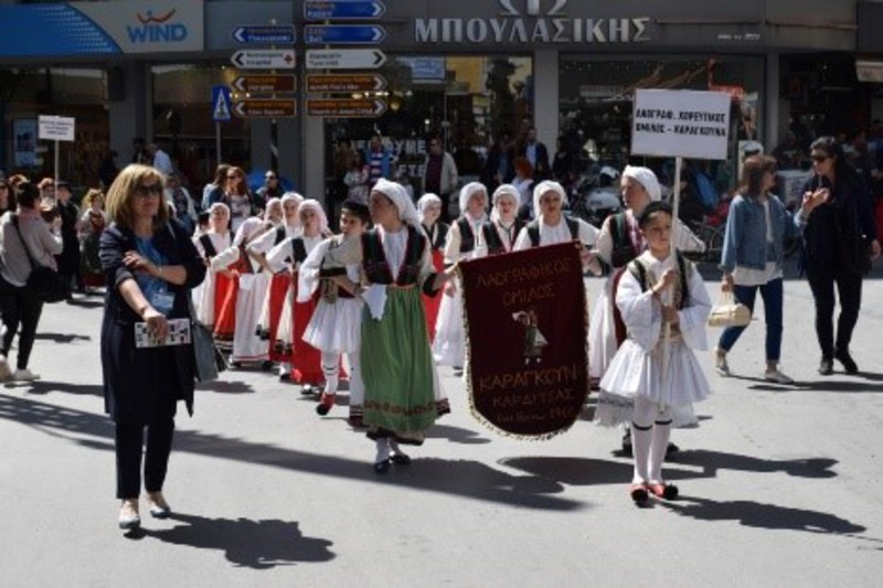 Χορευτές από το Λαογραφικό χορευτικό Ομιλο 