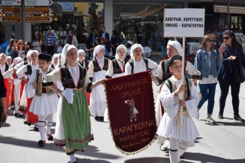 Χορευτές από το Λαογραφικό χορευτικό Ομιλο 