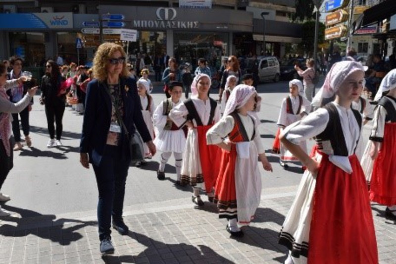 Χορευτές από το Λαογραφικό χορευτικό Ομιλο 
