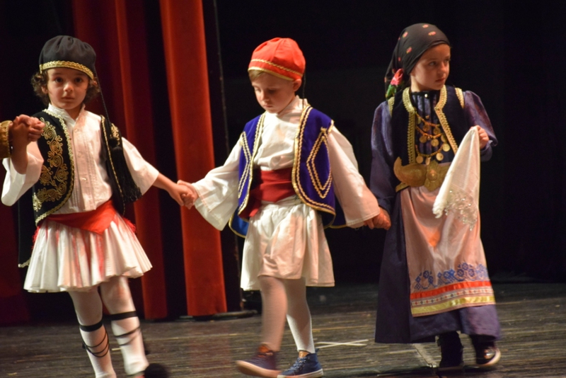 Φορεσιές και χοροί Ηπείρου από τον Πολιτιστικό  Σύλλογο Γρεβενών 