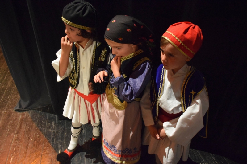 Φορεσιές και χοροί Ηπείρου από τον Πολιτιστικό  Σύλλογο Γρεβενών 