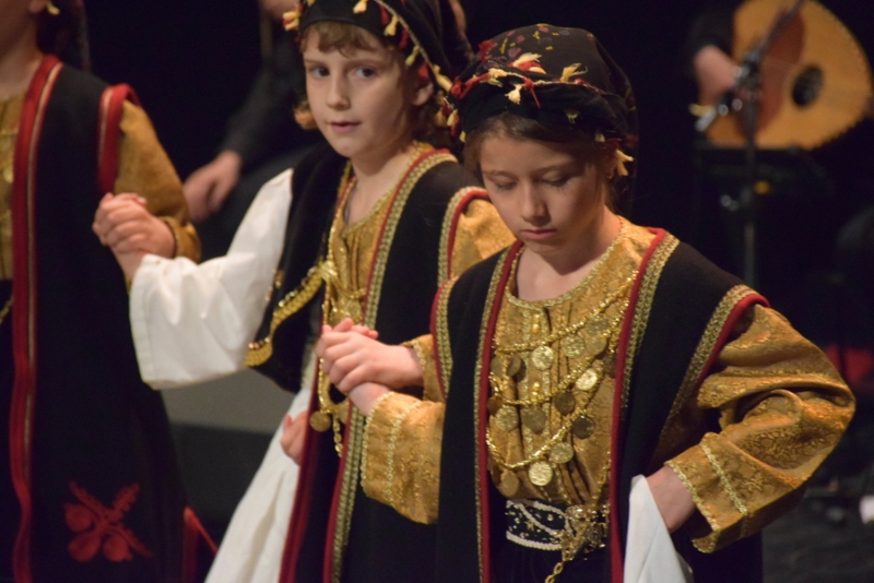 Φορεσιές και χοροί Ηπείρου από τον Πολιτιστικό  Σύλλογο Γρεβενών 
