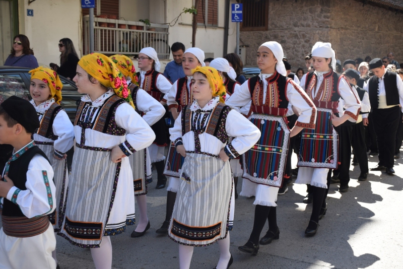 Εφηβικά τμήματα του Λύκειου Ελληνίδων Βέροιας κατά την διάρκεια της παρέλασης