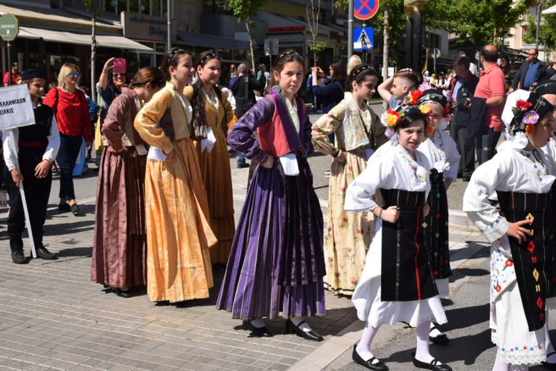 Μικρές χορεύτριες του Λυκείου Ελληνίδων Βέροιας